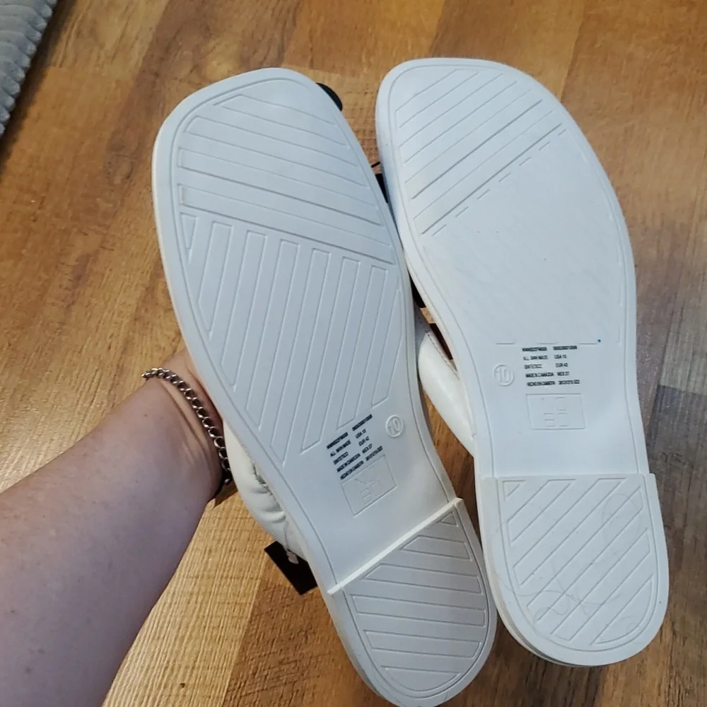 No Boundaries Womans Memory Foam White Thong Sandals‎ Size 10 NWT
